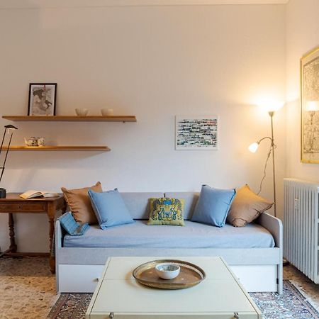 Lovely & Quiet Apartment - With Balcony & Parking Como Exteriör bild
