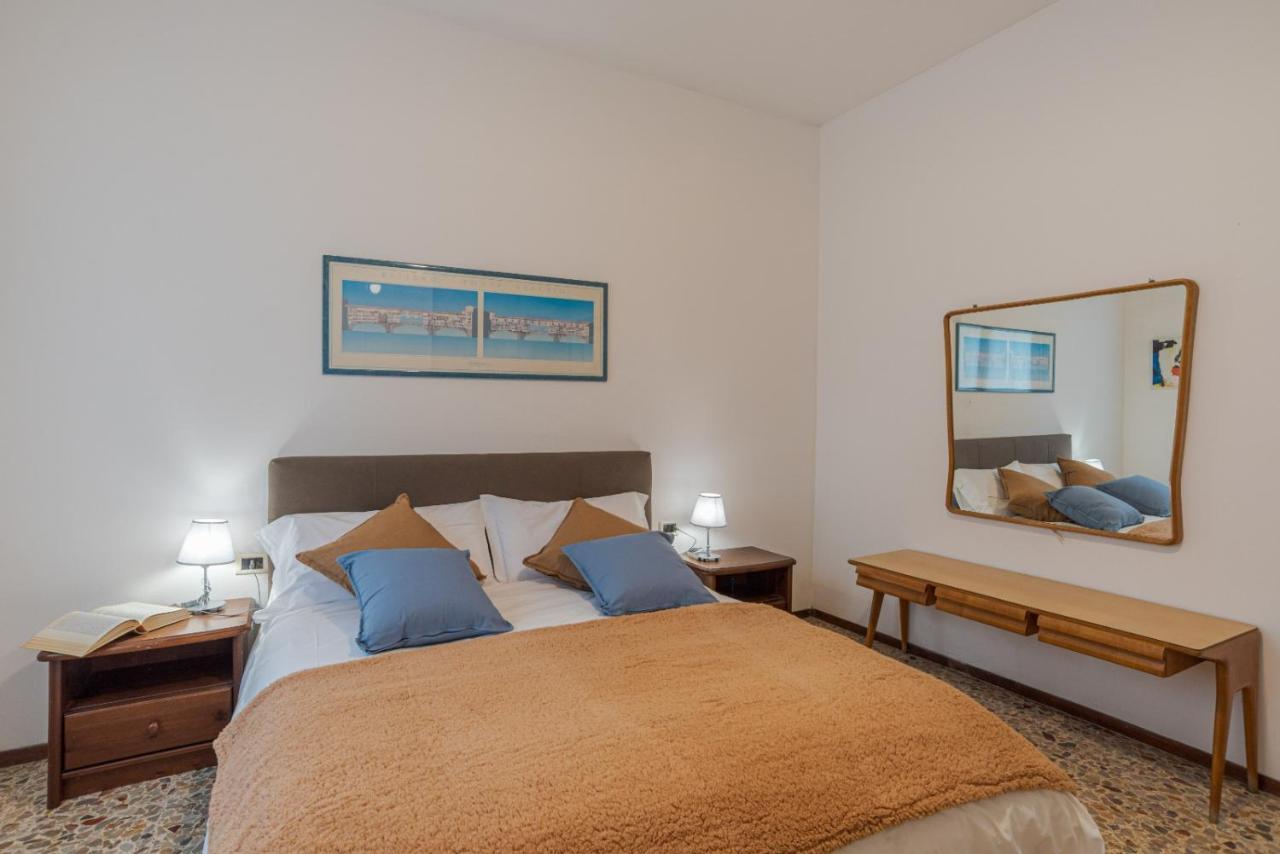 Lovely & Quiet Apartment - With Balcony & Parking Como Exteriör bild